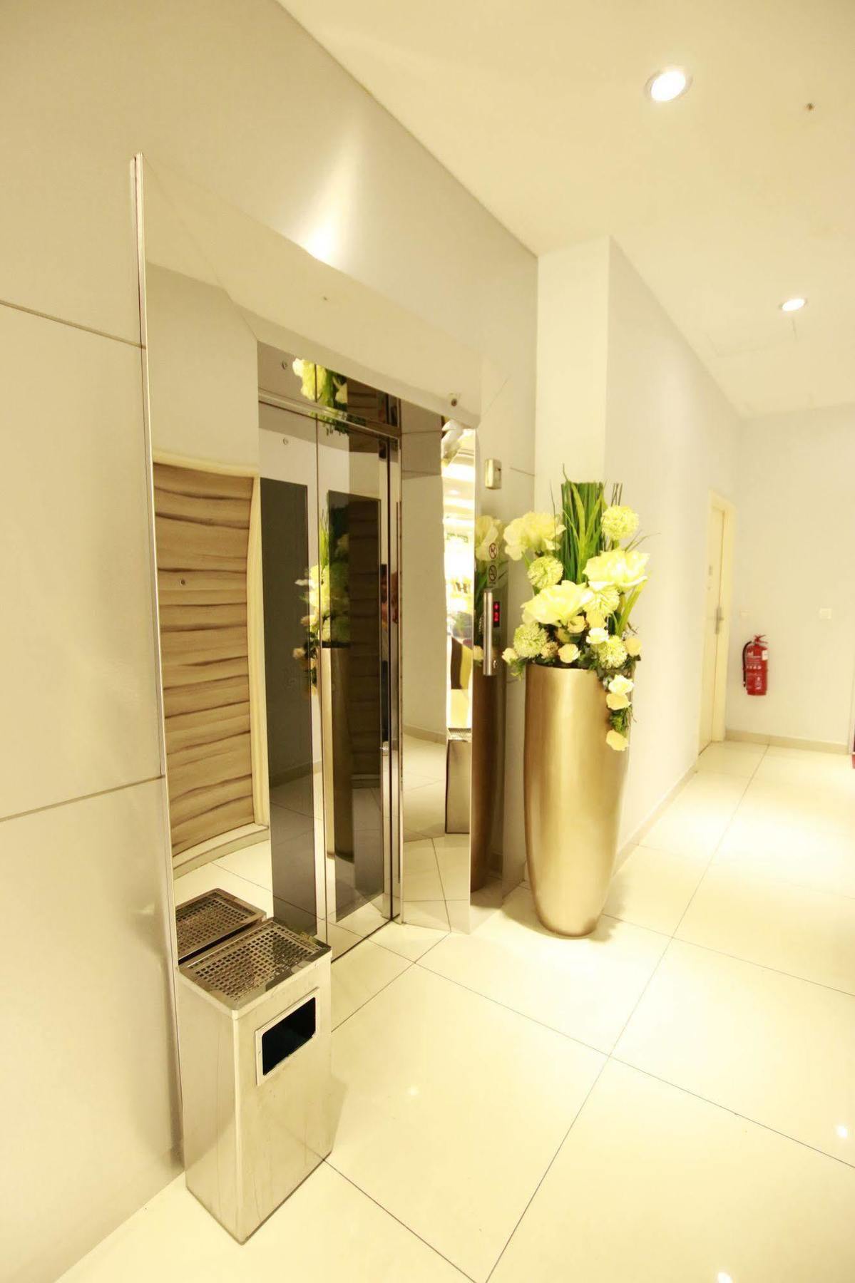 Hotel 99 Pusat Bandar Puchong Exterior foto